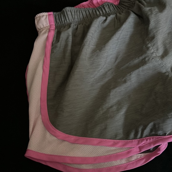 Nike running shorts - Picture 4 of 4